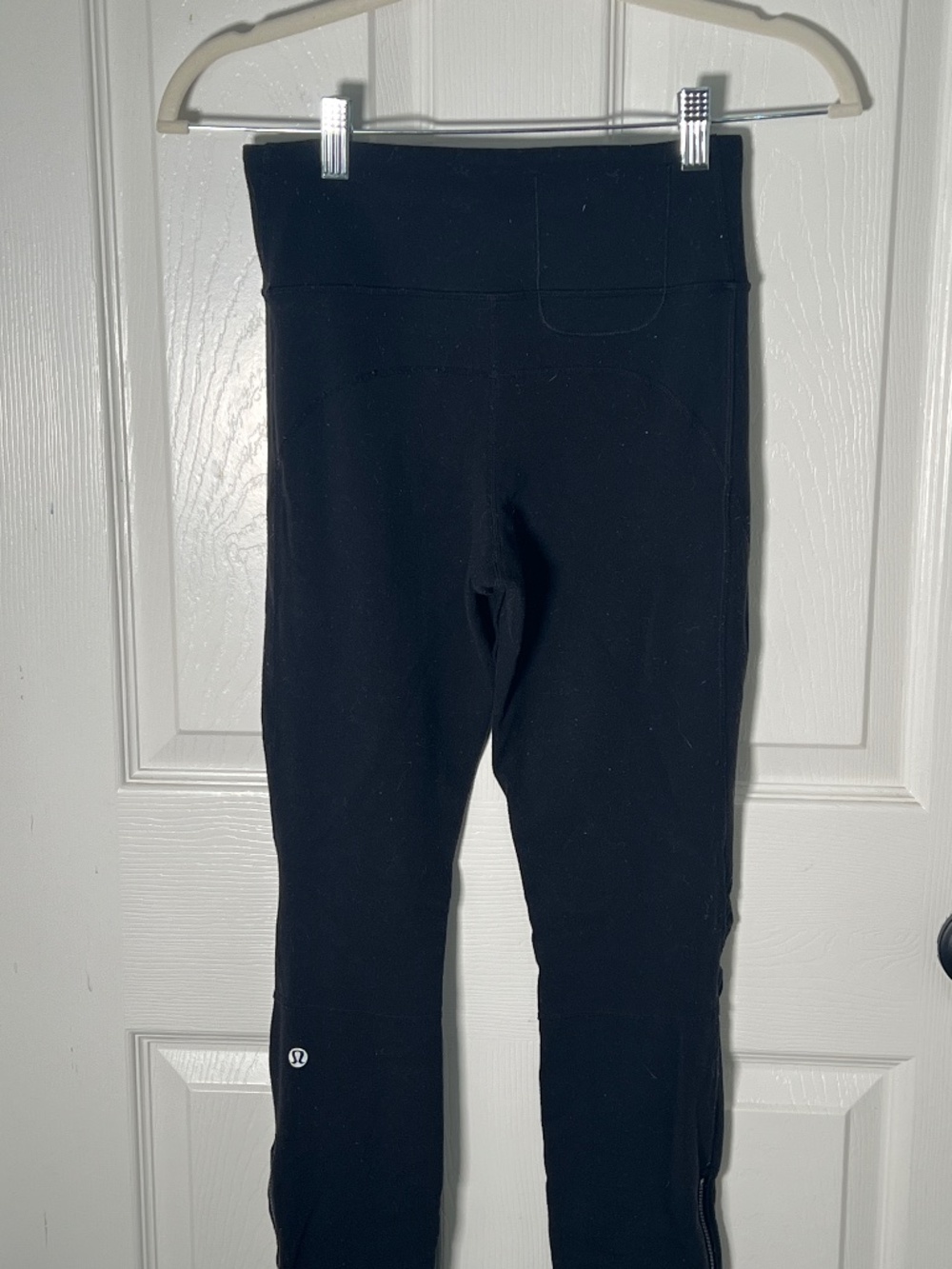 Lululemon Vintage Ankle Zip Studio Yoga Leggings in Solid Black - Size 4